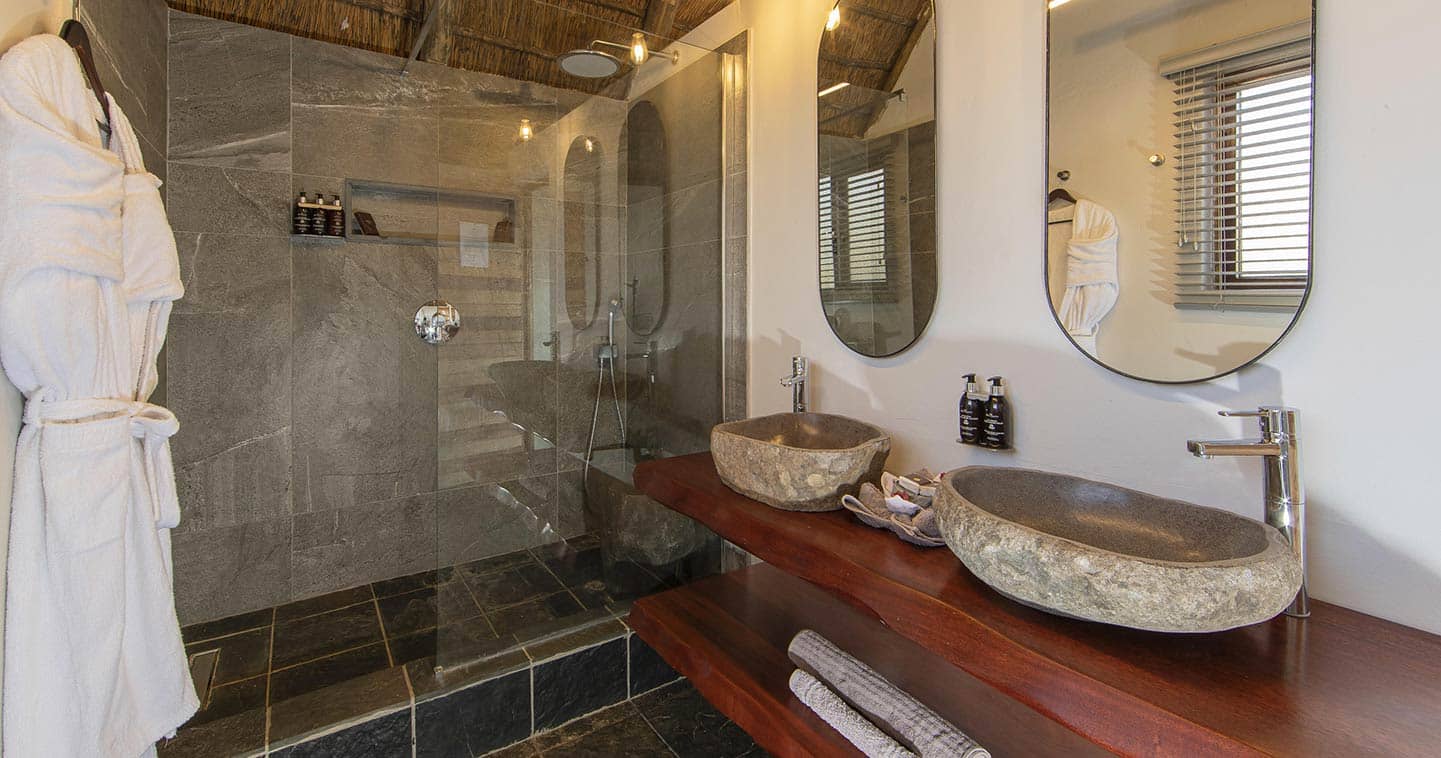 Bathroom at Muchenje Safari Lodge